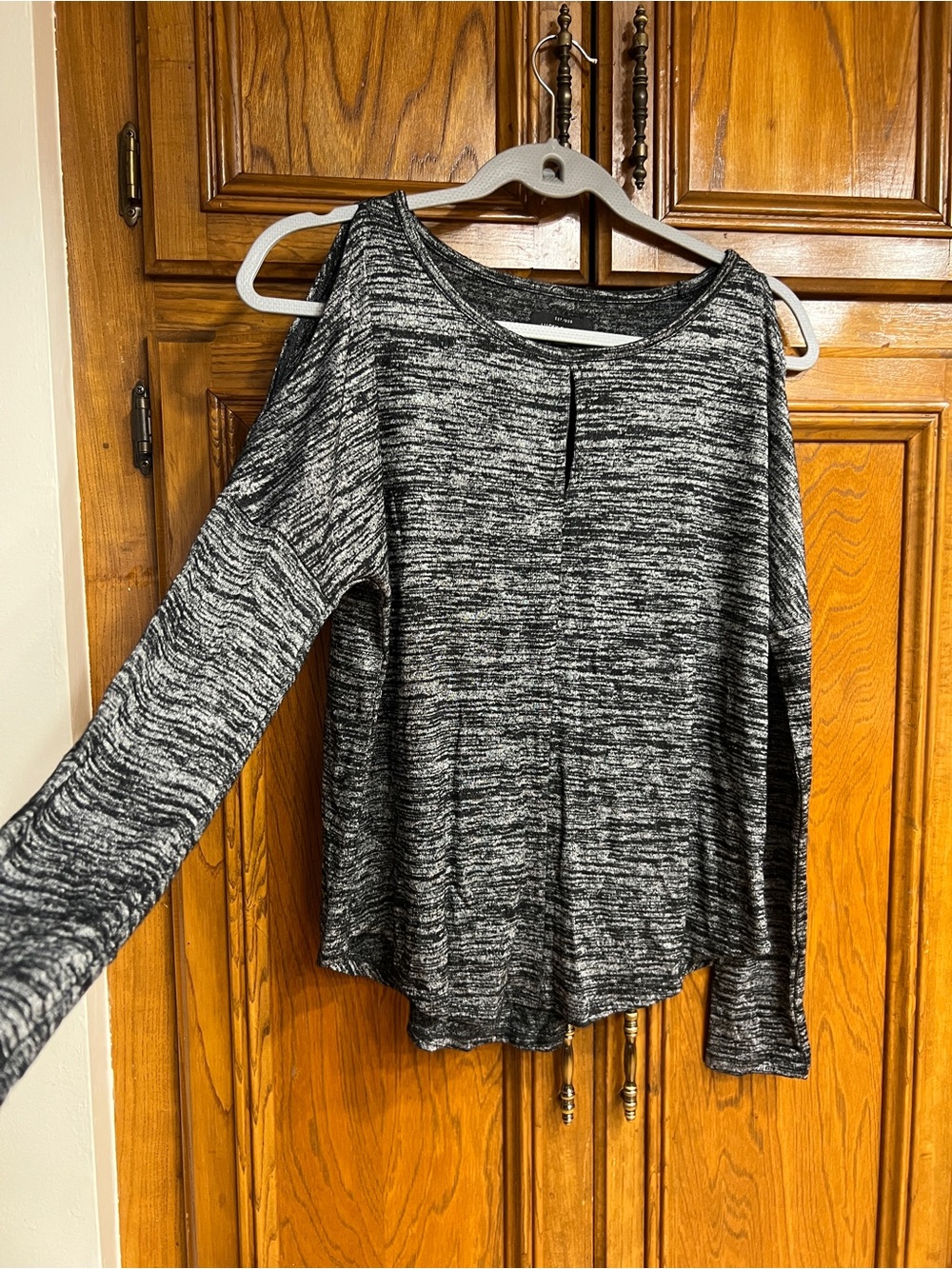 Lucky Brand Black & White Marled Cold-Shoulder Light Weight Sweatshirt. Size XS